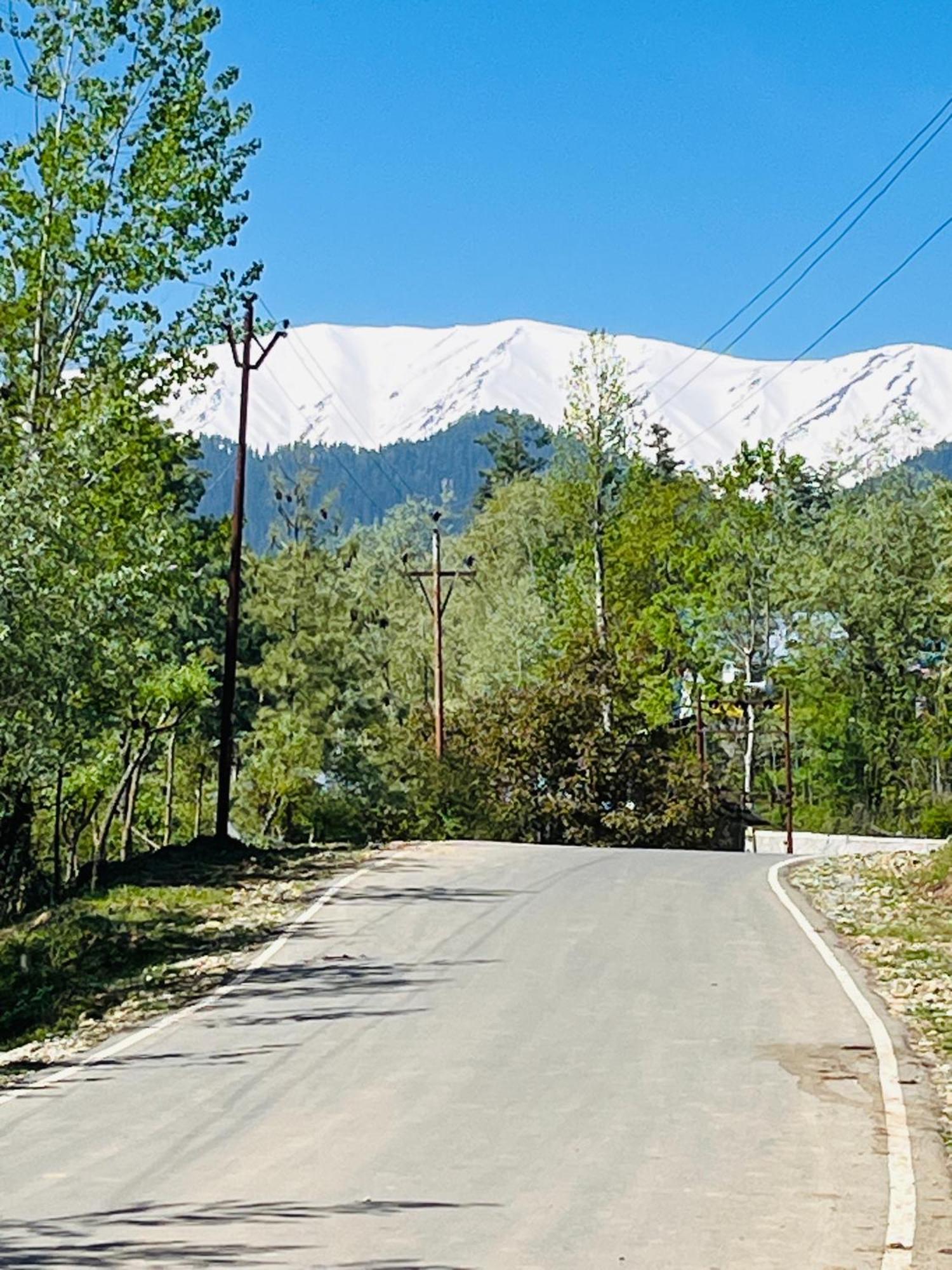 Sunset View Gulmarg Apartman Kültér fotó